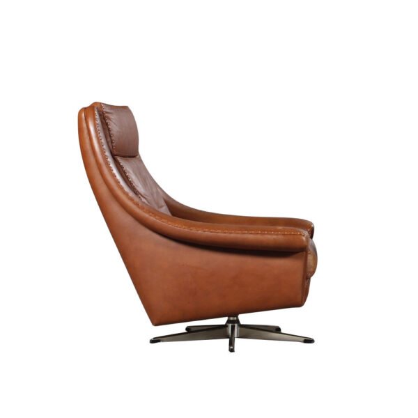 Vintage Danish design Aage Chritiansen leather lounge chair & footstool (detail)