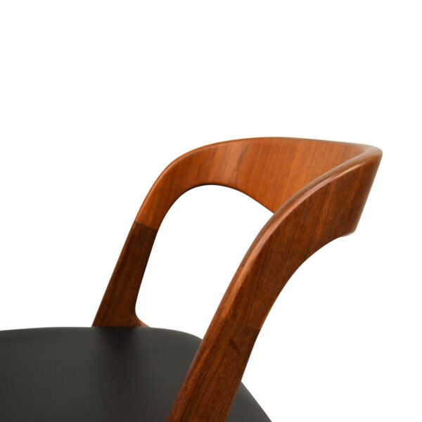 Vintage Deens design Johannes Andersen teak stoelen, model Sonja (detail)
